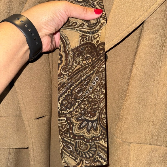 Women’s Professional Suit (plus 16) - Picture 4 of 9